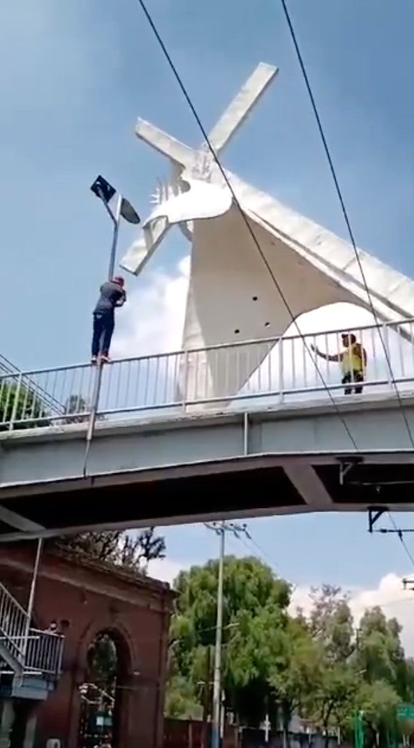 Desde el Puente Papal un hombre de 26 años se quería arrojar.