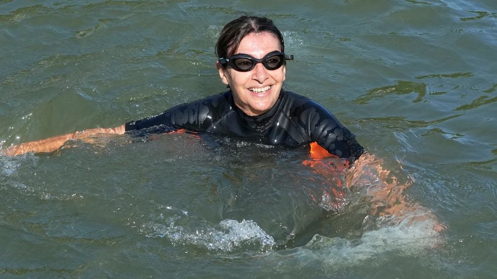 Anne Hidalgo en el Río Sena