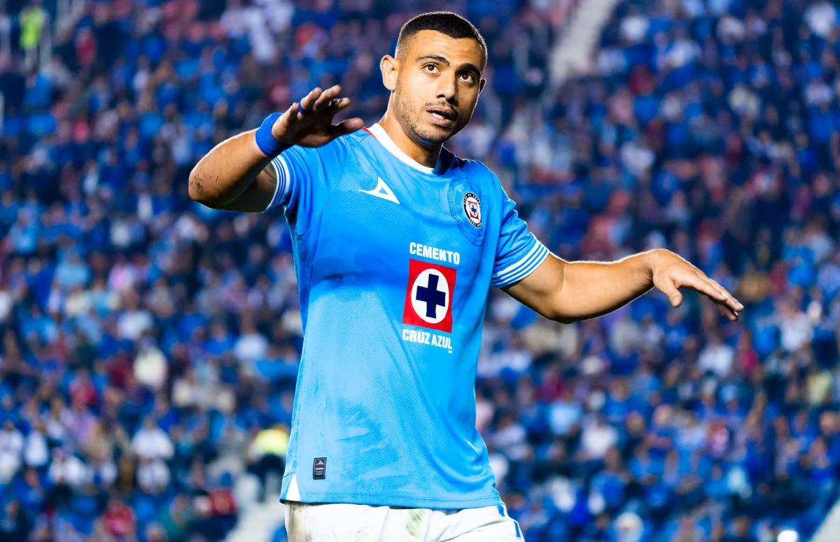 Giorgos Giakoumakis en partido de Cruz Azul