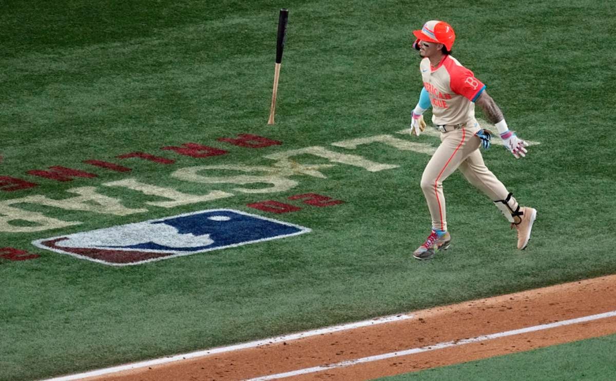 El bat flip del mexicano tras el cuadrangular