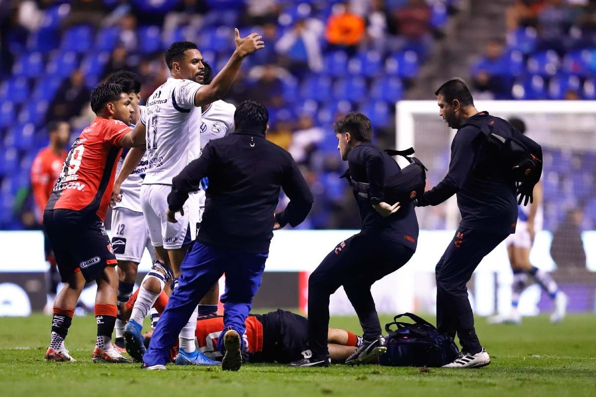 El canterano tuvo que ser atendido en el campo