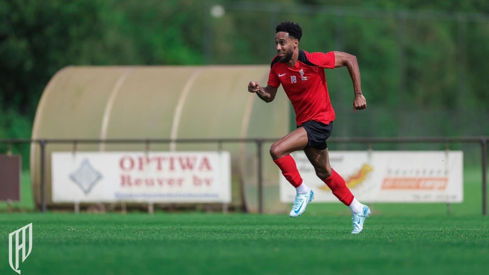 Aubameyang ya entrena con el Al-Qadsiah