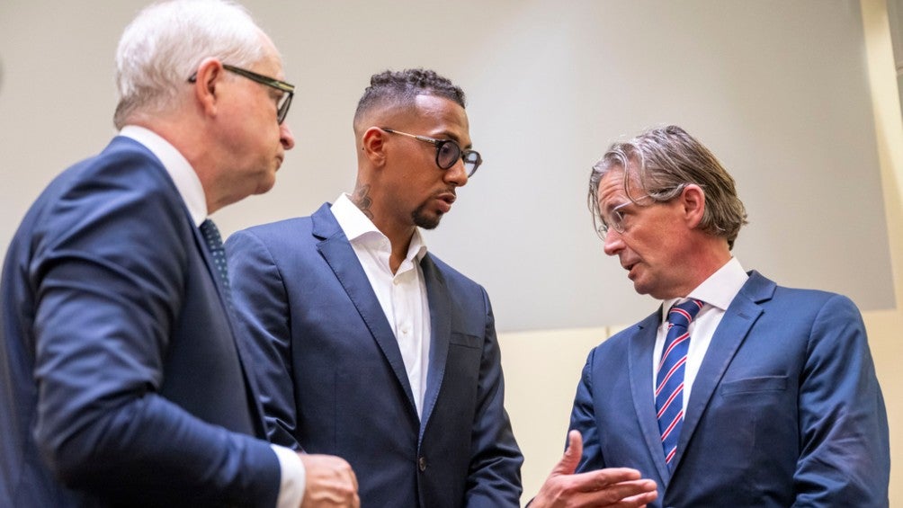 Boateng junto a sus abogados