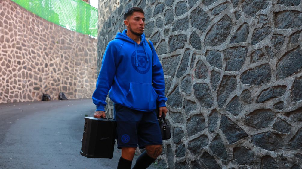 Carlos Salcedo deja Cruz Azul tras temas personales