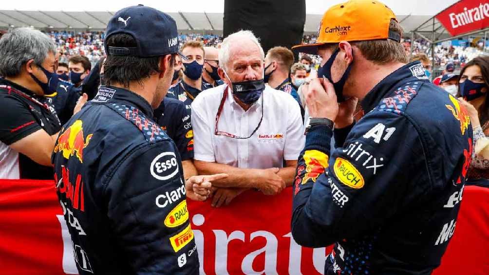 Helmut Marko les pide paciencia a Checo Pérez y Max Verstappen tras el paso complicado