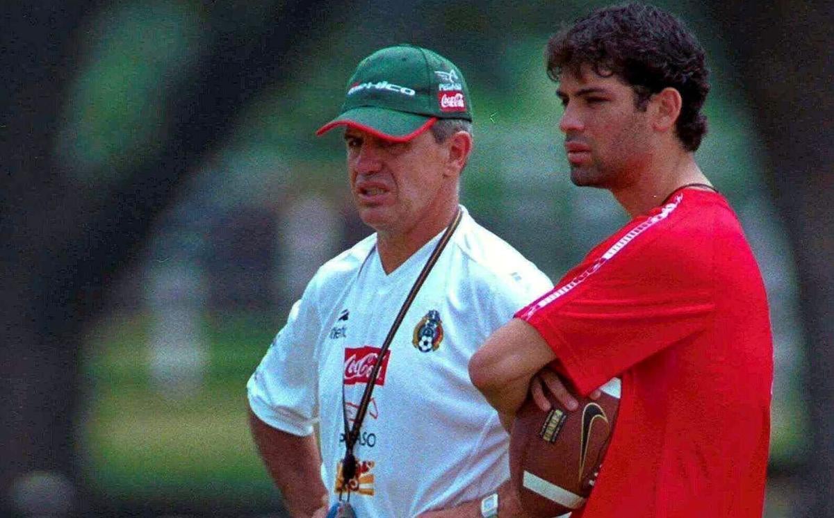 Aguirre con Márquez en Selección Mexicana durante 2001