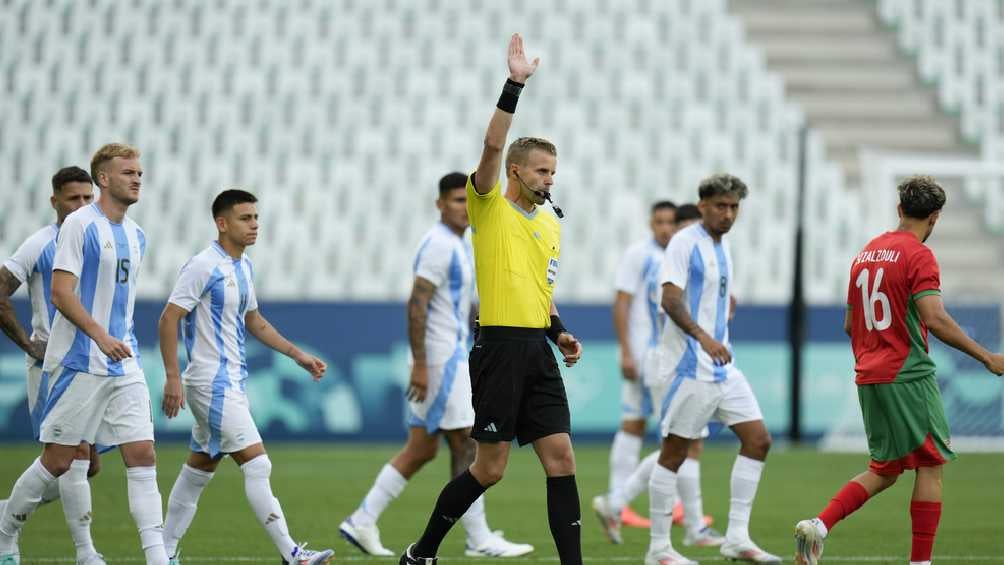 El silbante sueco Geoffroy Guichard anuló el 2-2 de Argentina. 