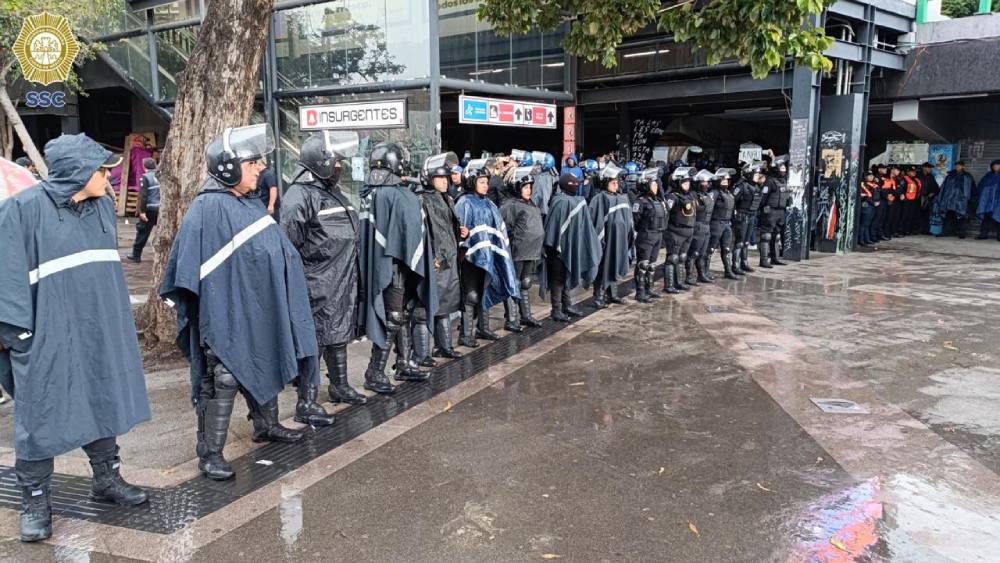 La policía capitalina estuvo resguardando la zona.