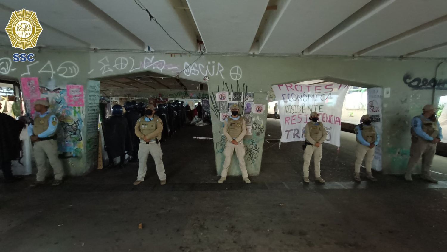 Los comerciantes fueron reubicados y los indigentes llevados a albergues.