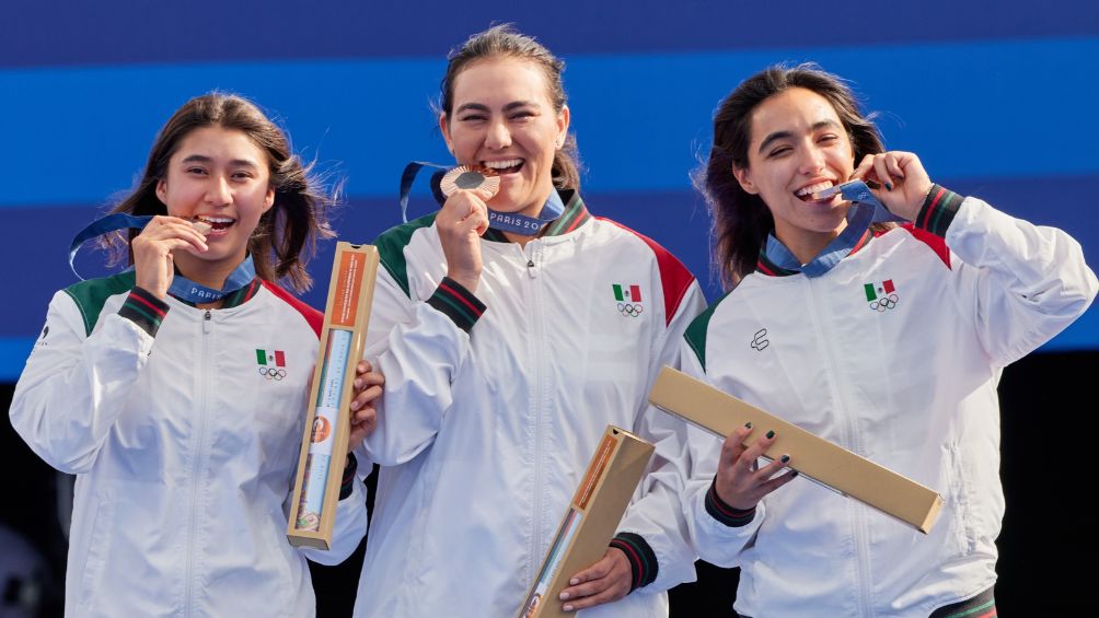 Ángela Ruiz, Alejandra Valencia y Ana Vázquez celebran el bronce en París