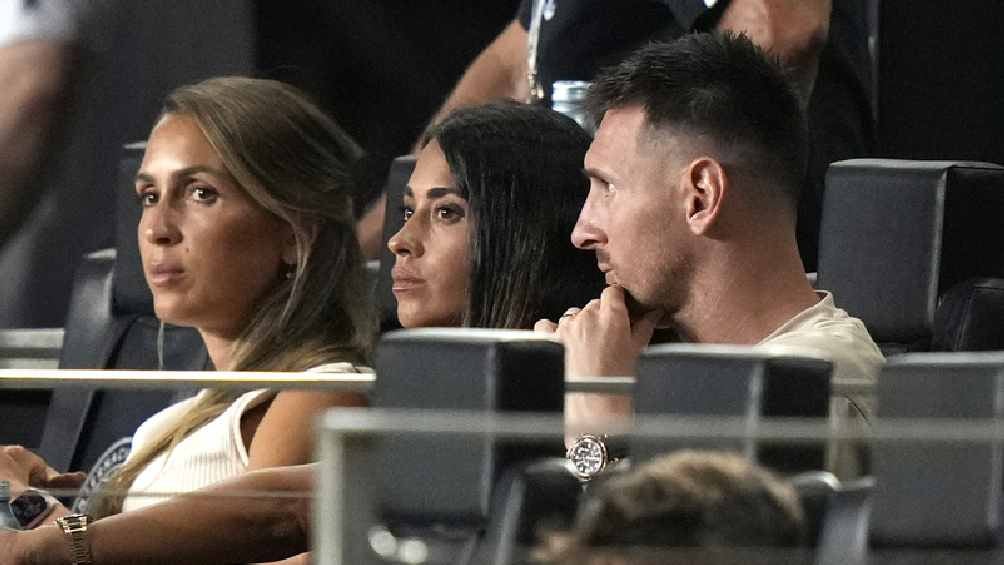 La pareja asistió al estadio