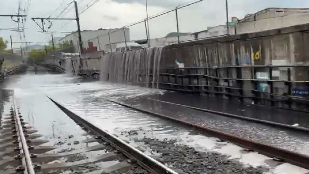 Metro CDMX: Lluvias provocan inundaciones en las vías de la Línea A