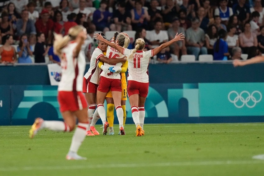 Canadá en celebración de gol en JJOO