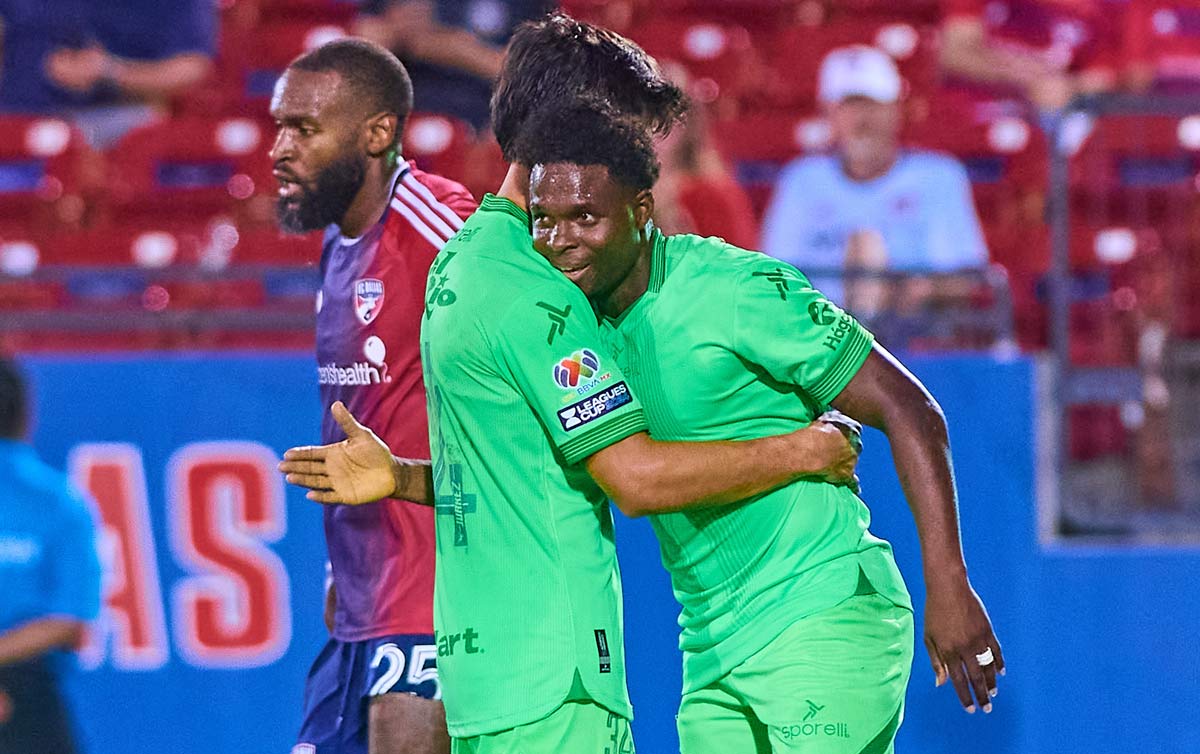 Avilés Hurtado festeja gol ante FC Dallas