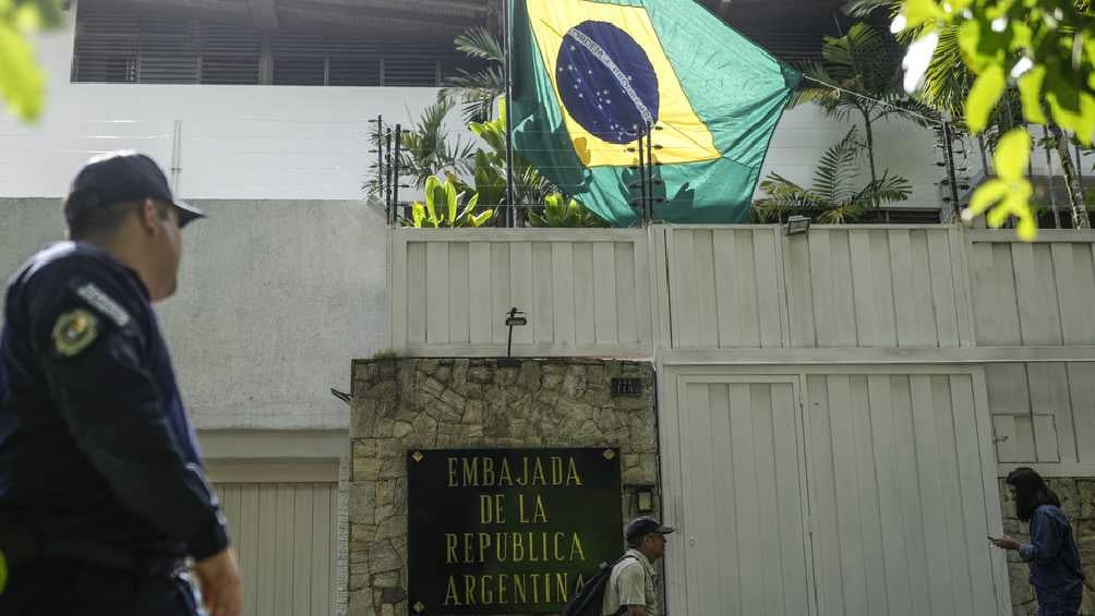 Embajada de Argentina en Venezuela queda bajo custodia de Brasil