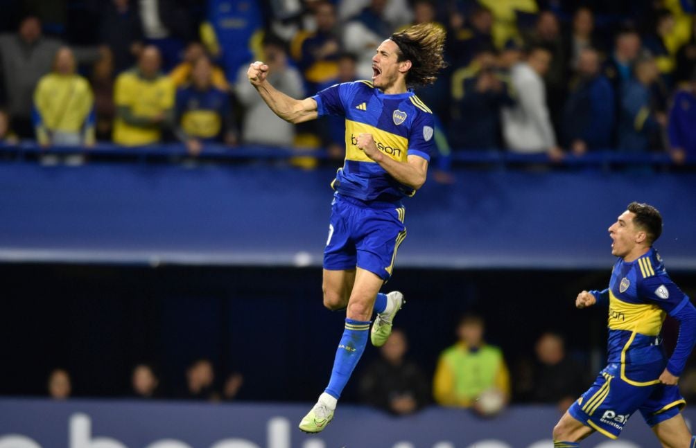 Edinson Cavani festeja gol con Boca Juniors