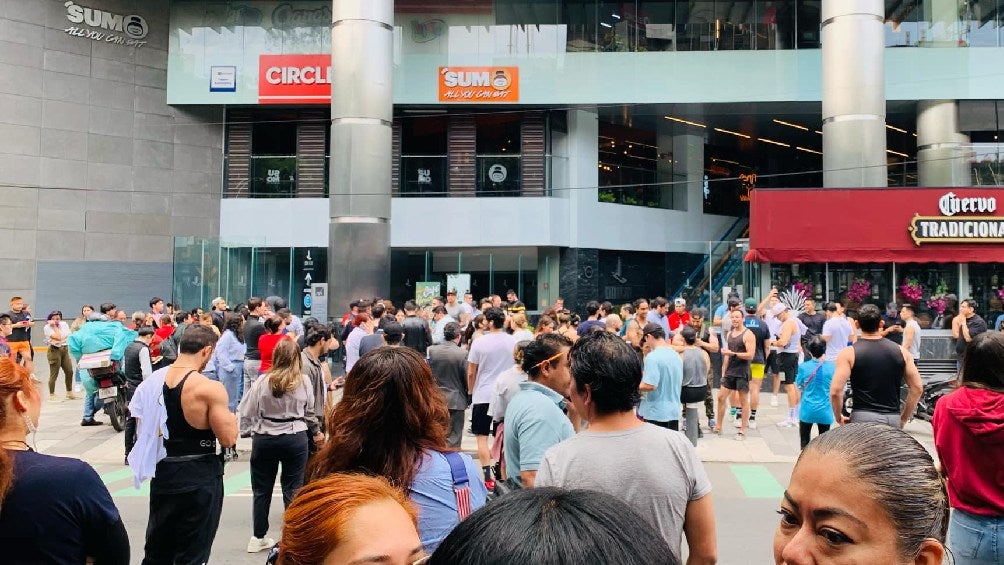 Edificios y oficinas fueron desalojados en toda la Ciudad de México.