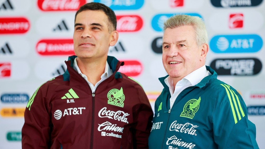 Javier Aguirre con Rafa Márquez, su auxiliar en el Tri