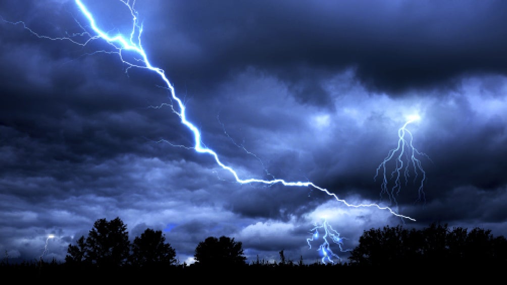 Ráfagas de viento y tormentas eléctricas se han extendido por el estado.