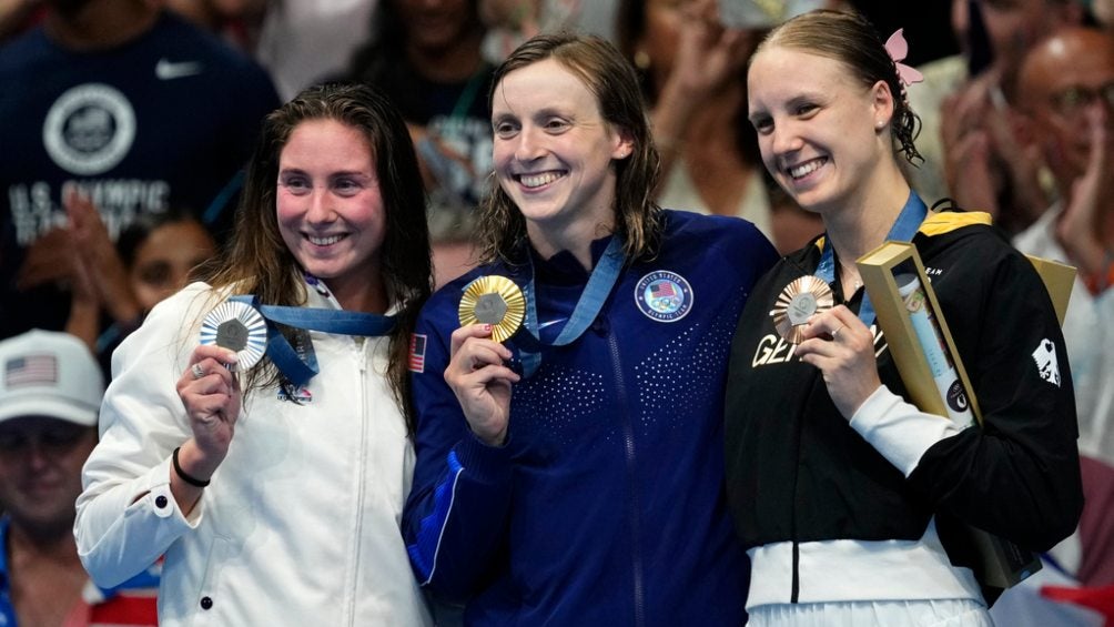 Podio de los 800m libres femenil