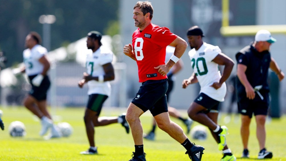 Aaron Rodgers en Training Camp de Jets