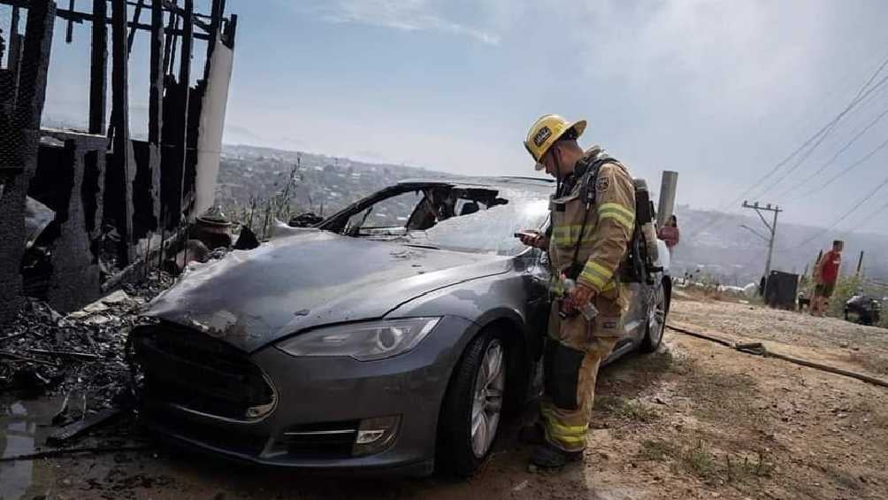 Los bomberos llegaron para controlar el incendio. 