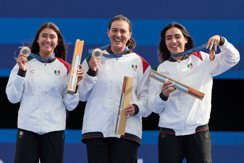 Equipo de Tiro con Arco Femenil tras ganar bronce en París 2024