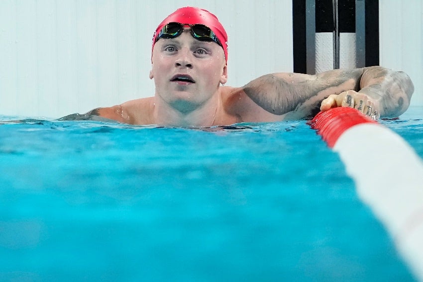 Adam Peaty en acción en París 2024