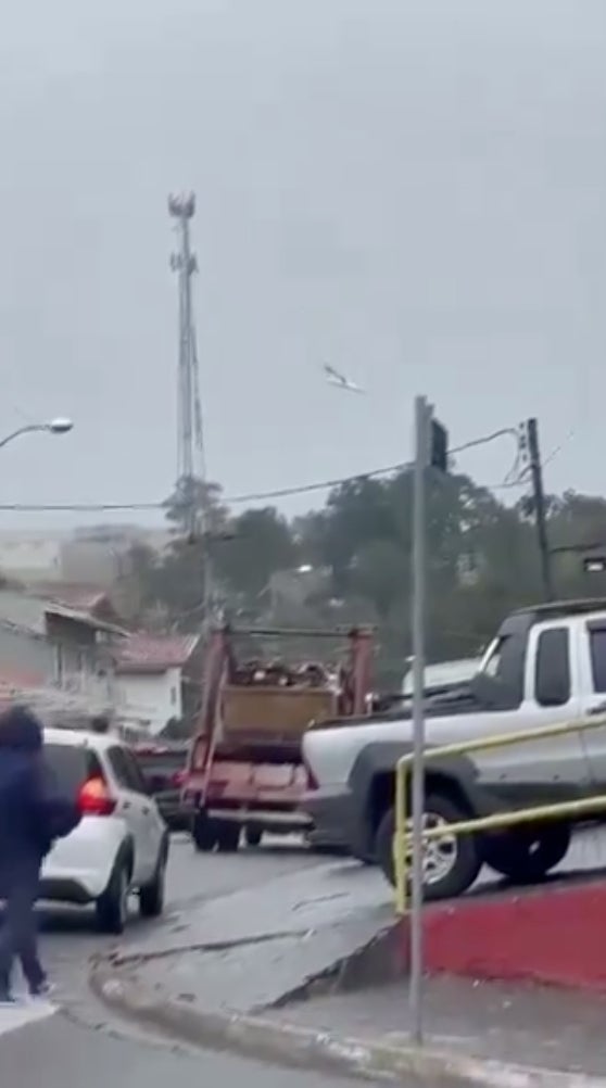 El ruido del motor alertó a la gente de la caída del avión.