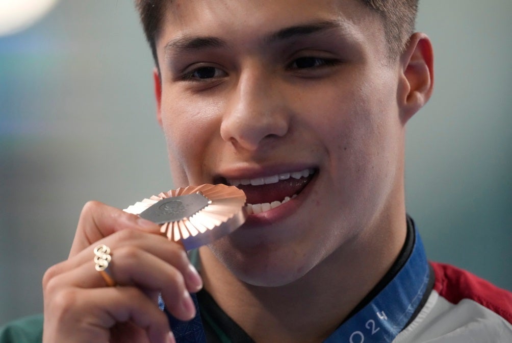 Osmar Olvera medalla de bronce en Trampolín individual 3m