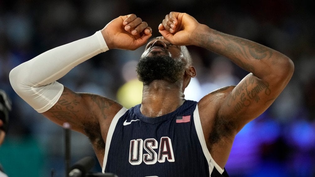 LeBron festeja en París 2024