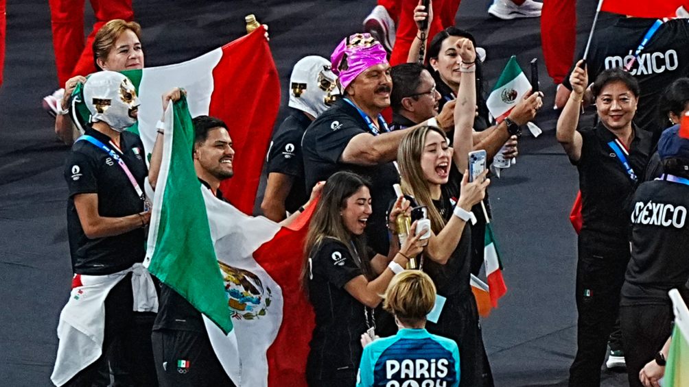 Delgación mexicana desfilando en la ceremonia de clausura