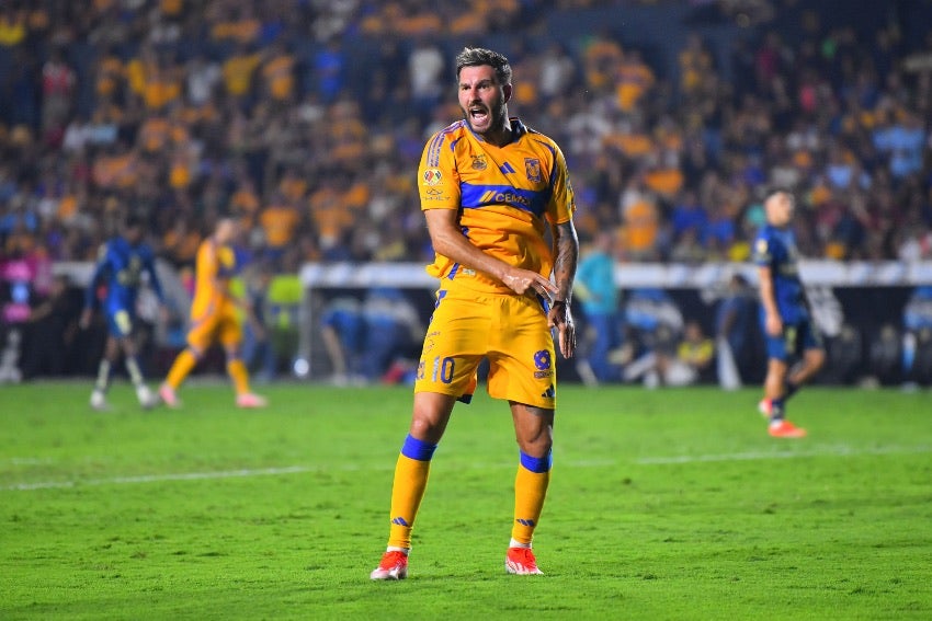 Gignac en celebración de gol