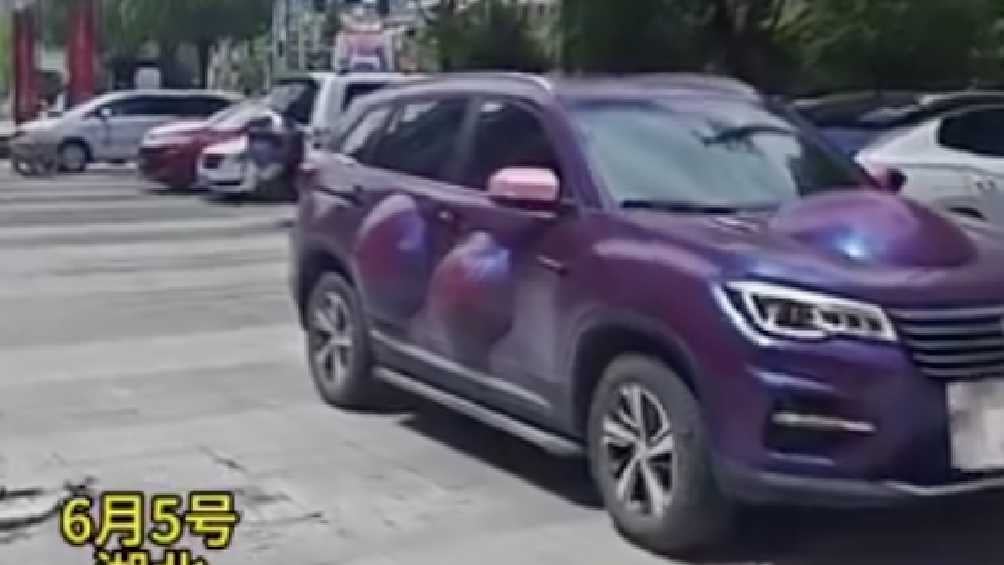 Los autos en China lucen con burbujas por todas partes. 