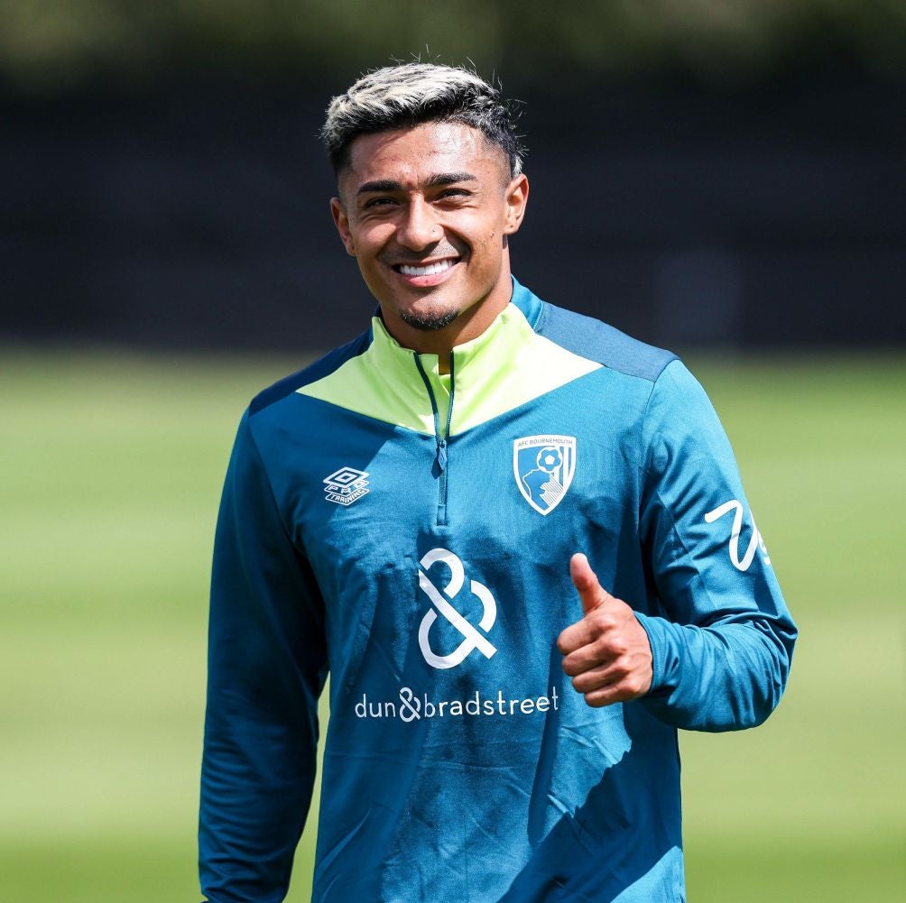 Julián Araujo ya entrena con el Bournemouth