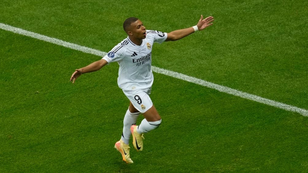 Festejo de Mbappé con el Real Madrid