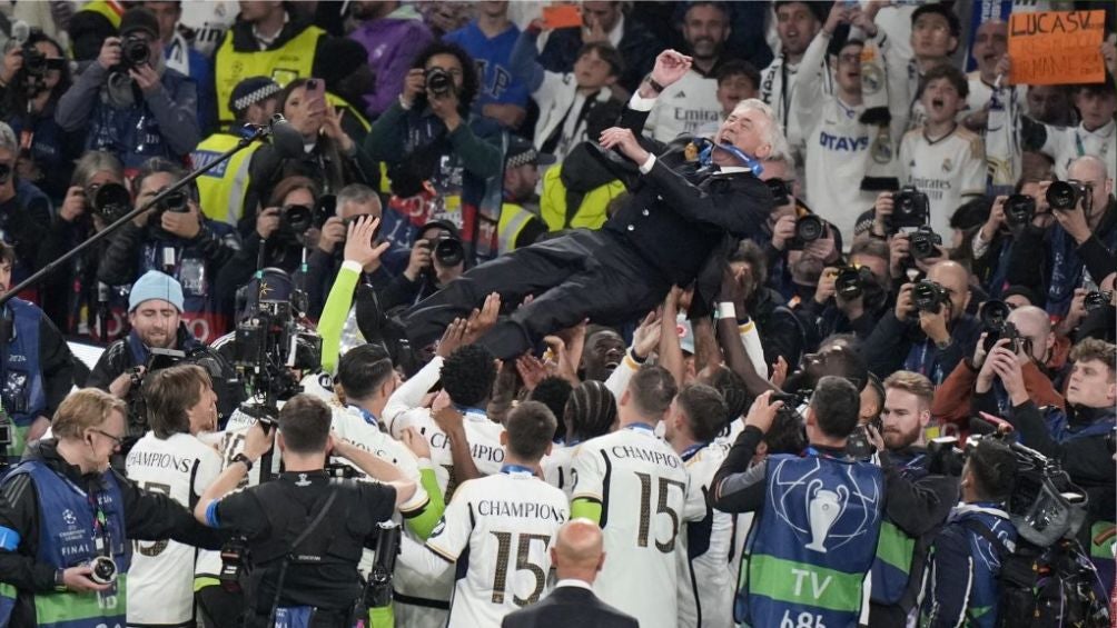 Ancelotti celebrando con el equipo