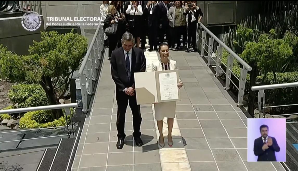 Claudia Sheinbaum estuvo acompañada de su esposo en todo momento.