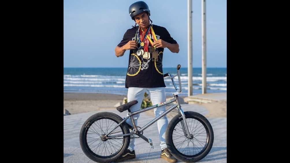 Irving Acosta es un destacado ciclista de BMX. 