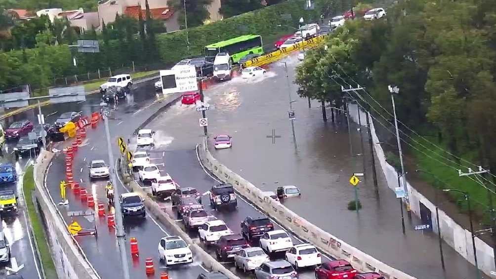 En Santa Fe también hubo varios autos superados por el nivel del agua. 