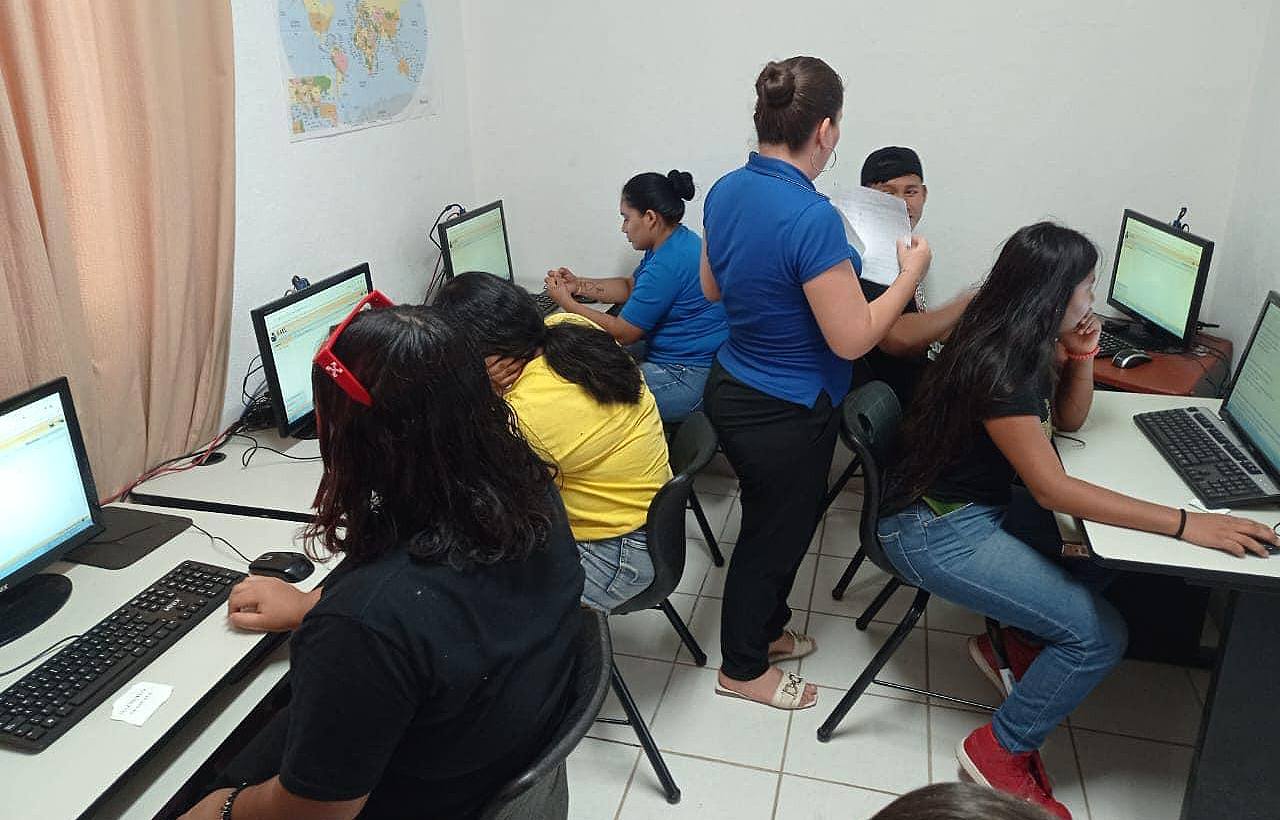 La idea es crear profesores de carrera que no sólo busquen una plaza de trabajo.