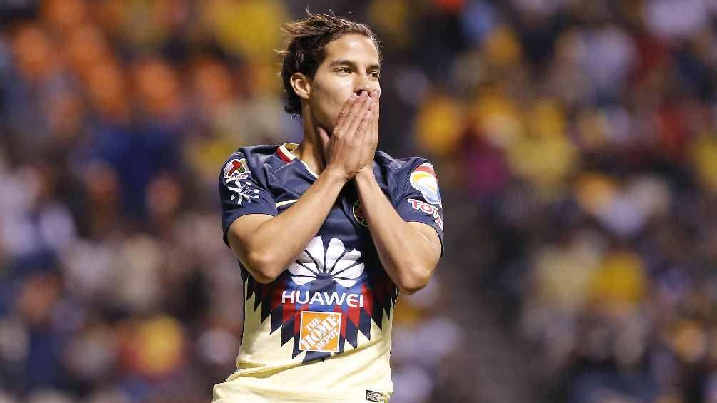 Diego Lainez se fue a España