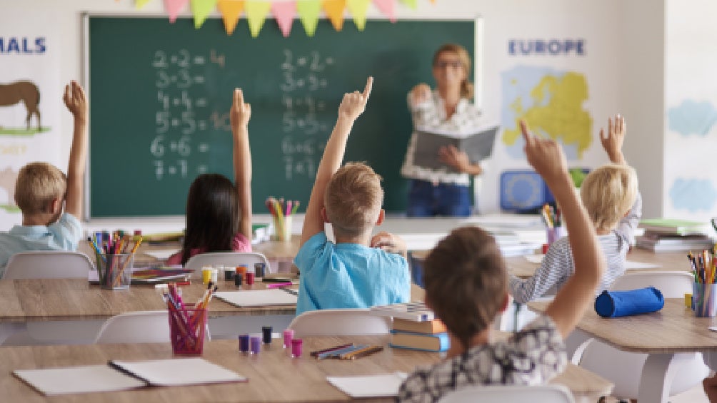 Los tramites se hacen de manera presencial ante las autoridades escolares.