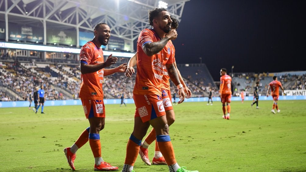 Mazatlán celebrando el gol del empate