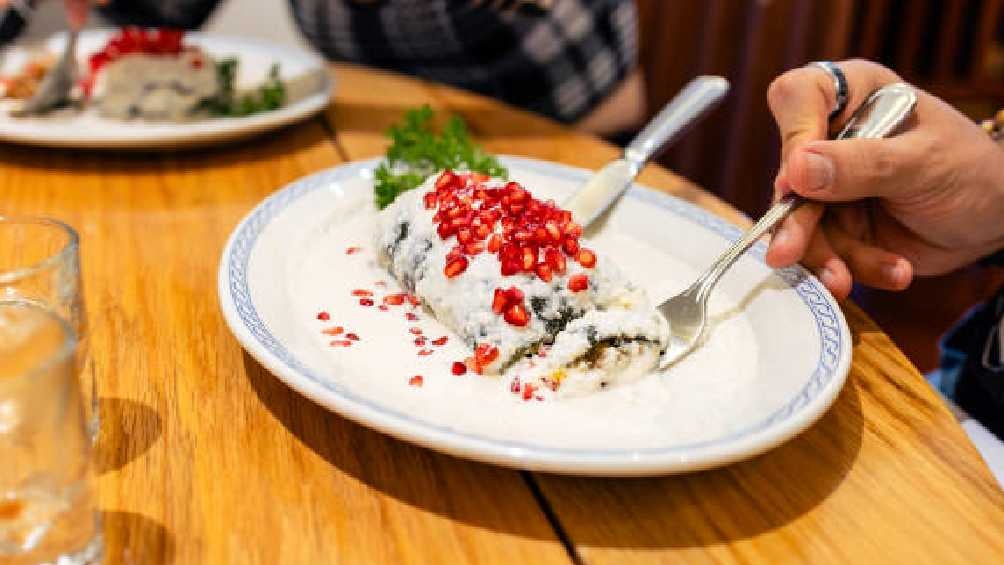 En septiembre, por la Independencia de México, los chiles en nogada no pueden faltar. 