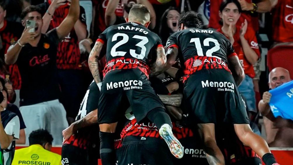 El cuadro bermellón celebra el empate con el Madrid