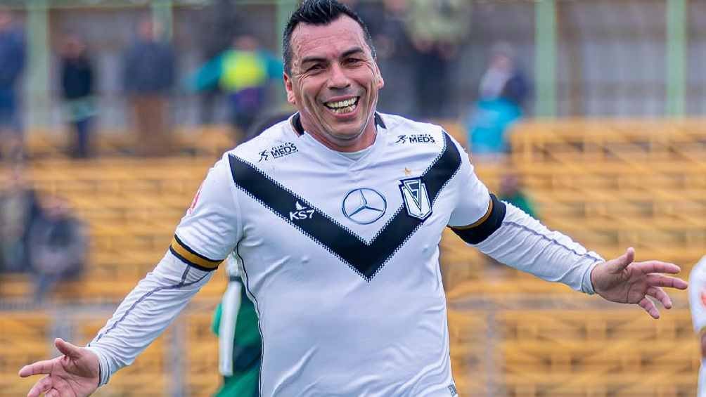 Esteban Paredes, exdelantero de Gallos y Atlante, regresa del retiro a los 44 años