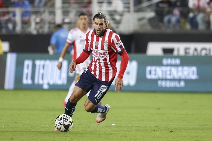 Cade Cowell en un partido de Chivas