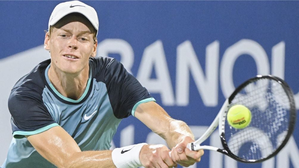 Jannik durante un torneo de tenis