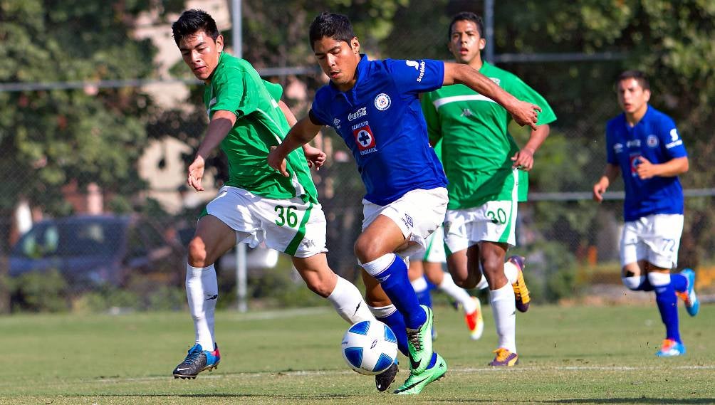 Martín Galván en partido con Cruz Azul